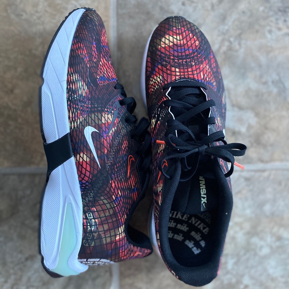 MENS NIKE! BRAND NEW! Size 10!